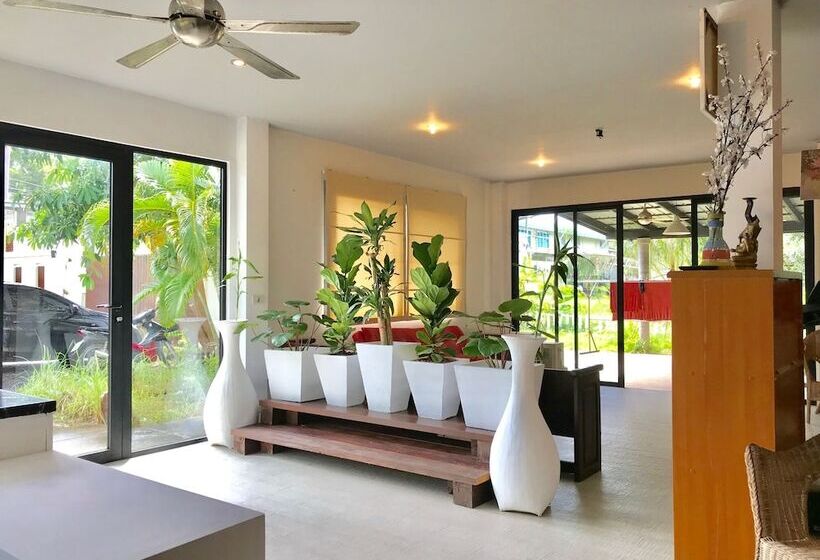 הוסטל Hiranyika Cafe And Bed