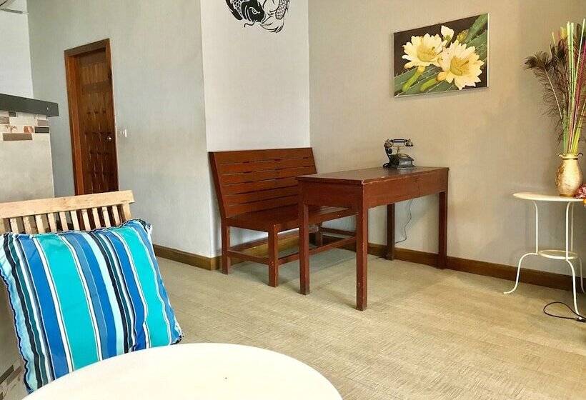 هاستل Hiranyika Cafe And Bed