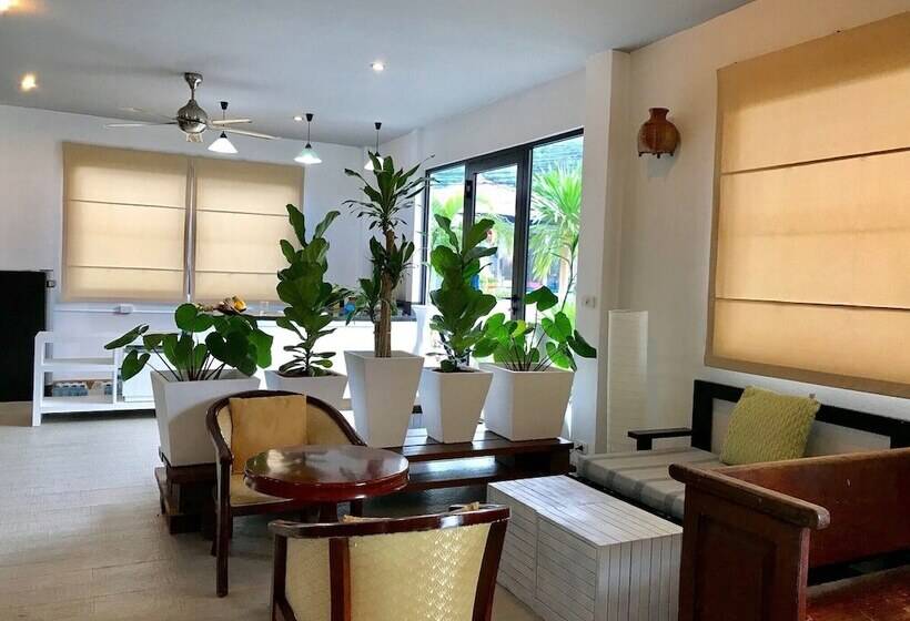 הוסטל Hiranyika Cafe And Bed