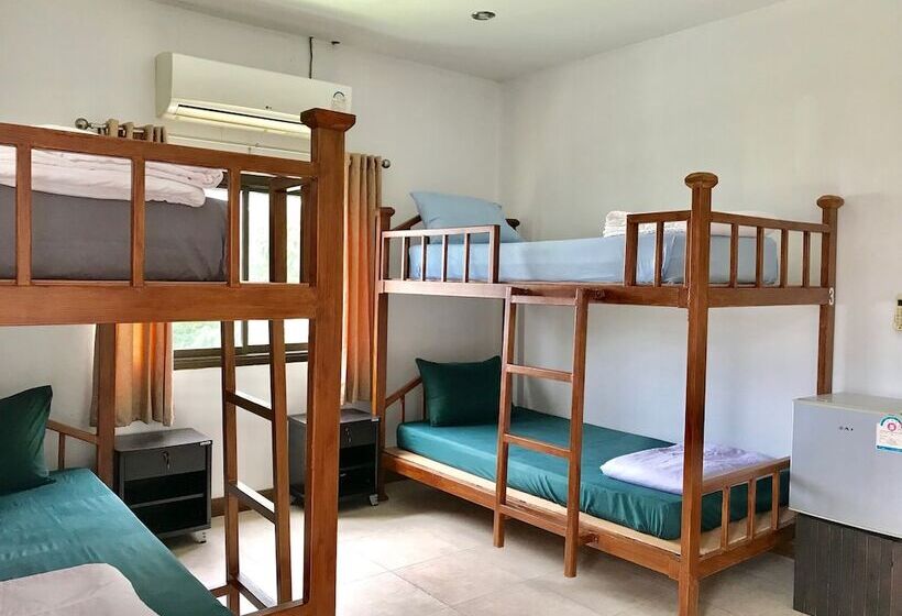 هاستل Hiranyika Cafe And Bed