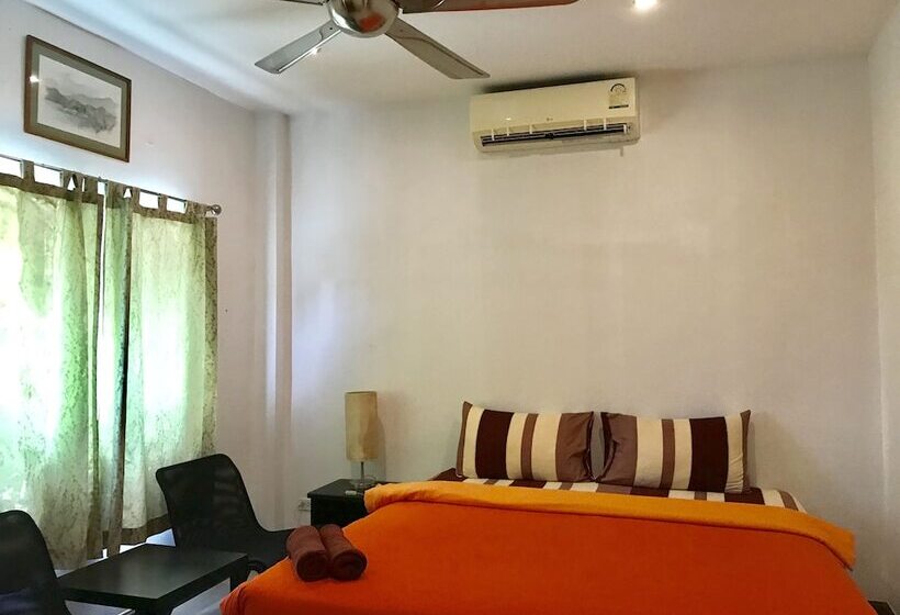 הוסטל Hiranyika Cafe And Bed