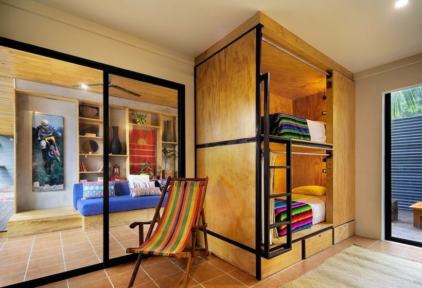 ユースホステル Somos