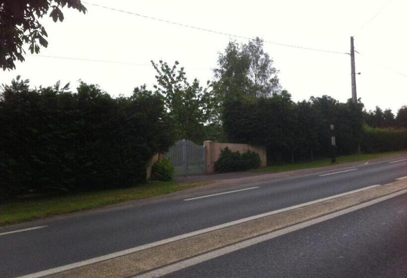 تختخواب و صبحانه A La Bergerie