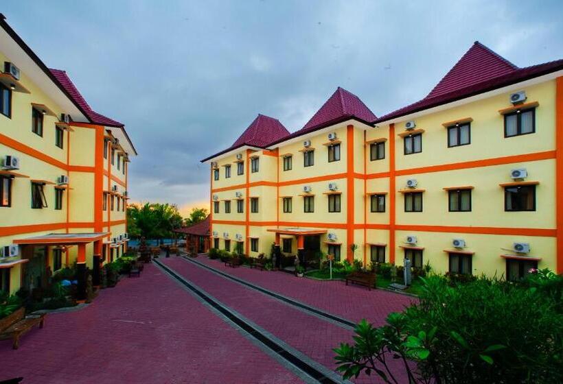 ホテル Ciptaningati