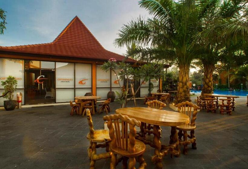 ホテル Ciptaningati