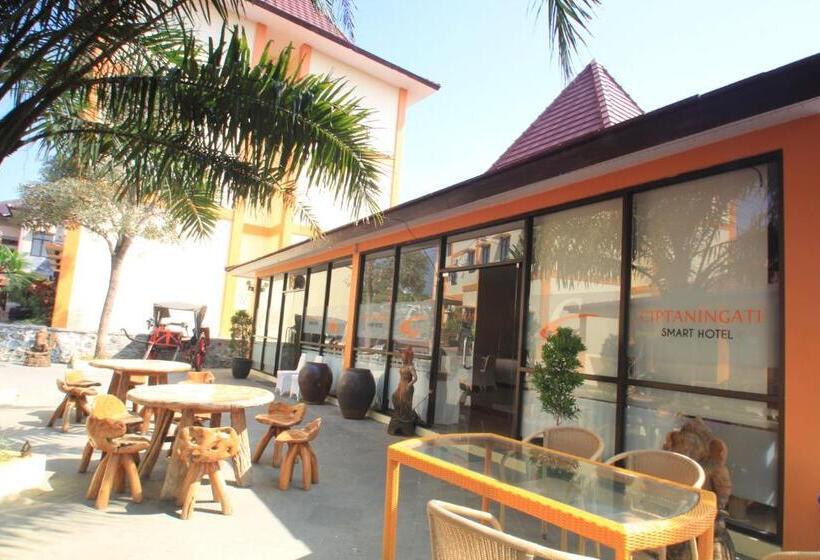 ホテル Ciptaningati