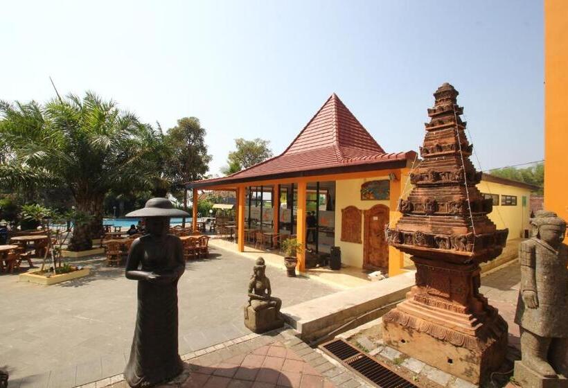 ホテル Ciptaningati