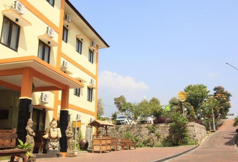 ホテル Ciptaningati