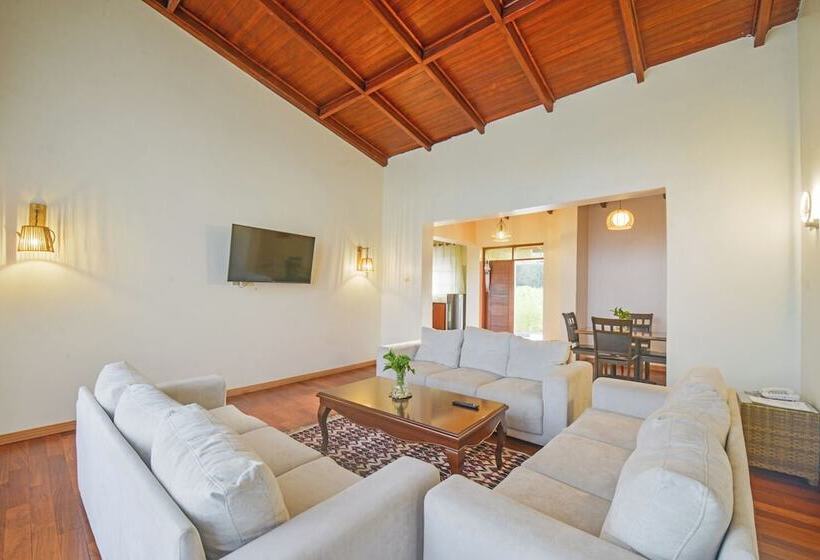 هتل Gorilla Heights Lodge