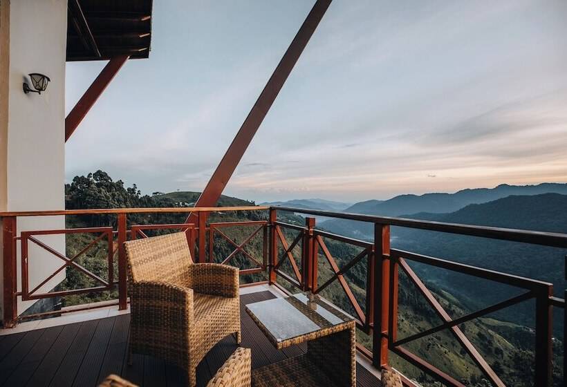 هتل Gorilla Heights Lodge