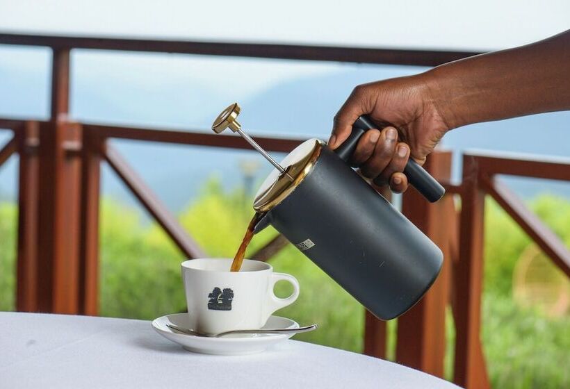 هتل Gorilla Heights Lodge