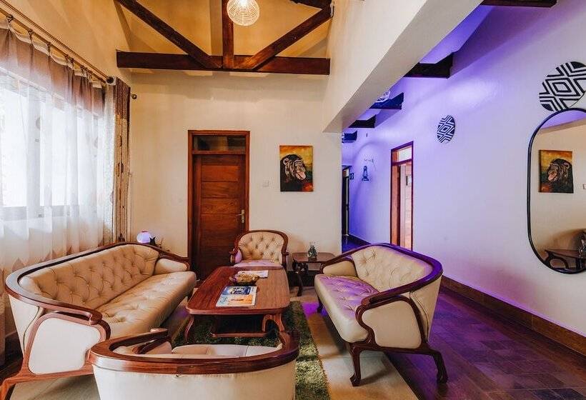 هتل Gorilla Heights Lodge