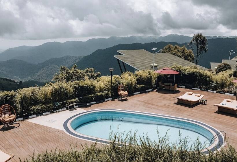 هتل Gorilla Heights Lodge