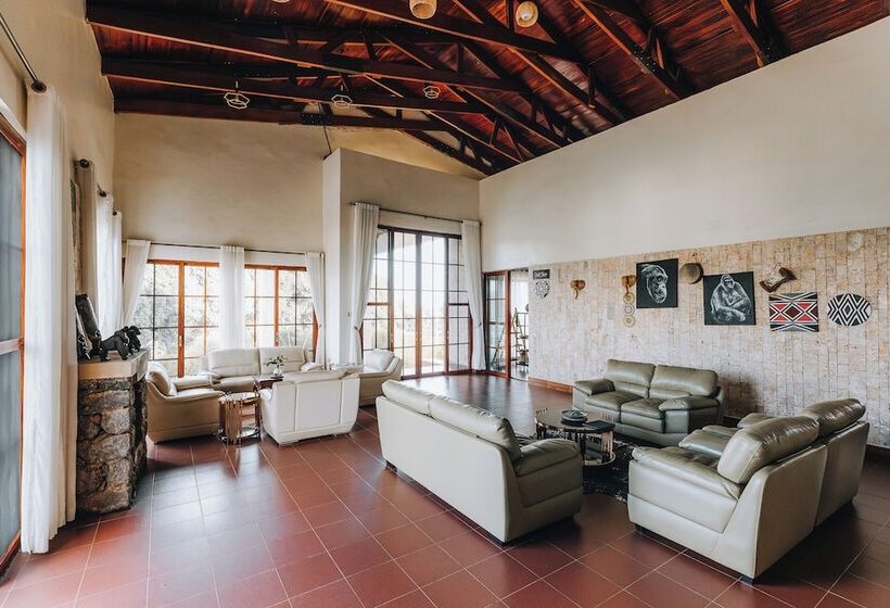 هتل Gorilla Heights Lodge