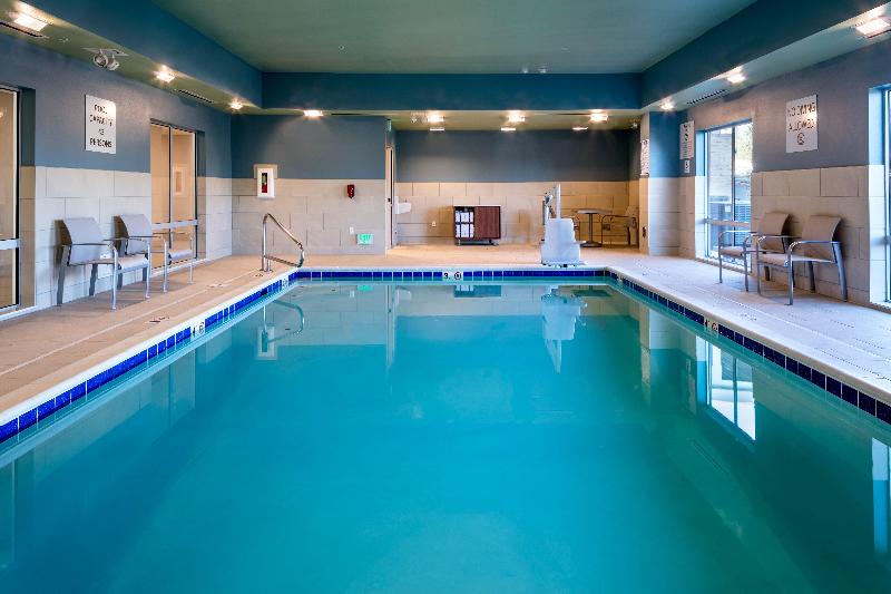 Отель Holiday Inn Express & Suites Bend South, An Ihg