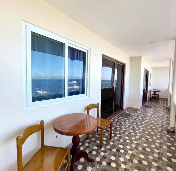 هتل Marina Village