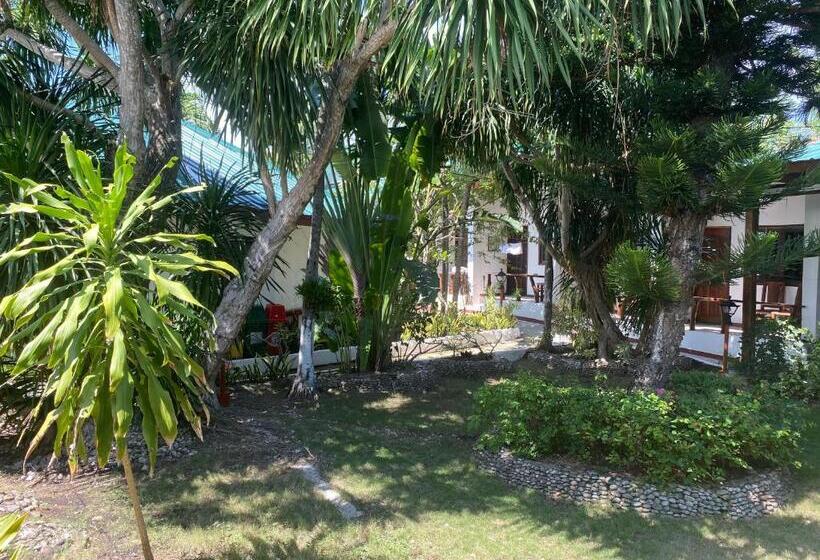 هتل Marina Village