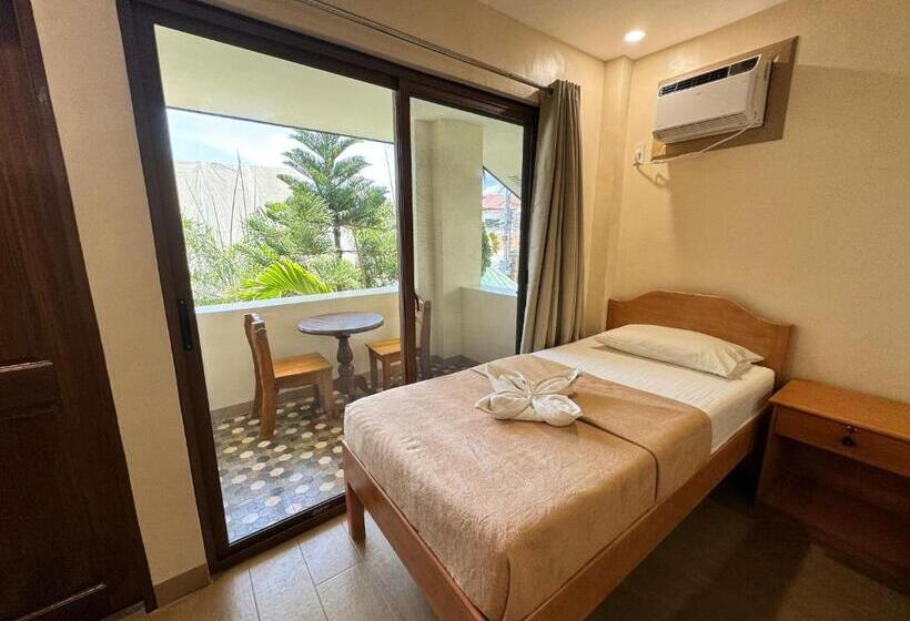 هتل Marina Village