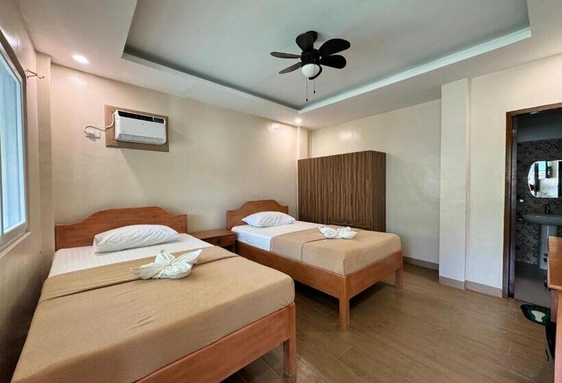 هتل Marina Village