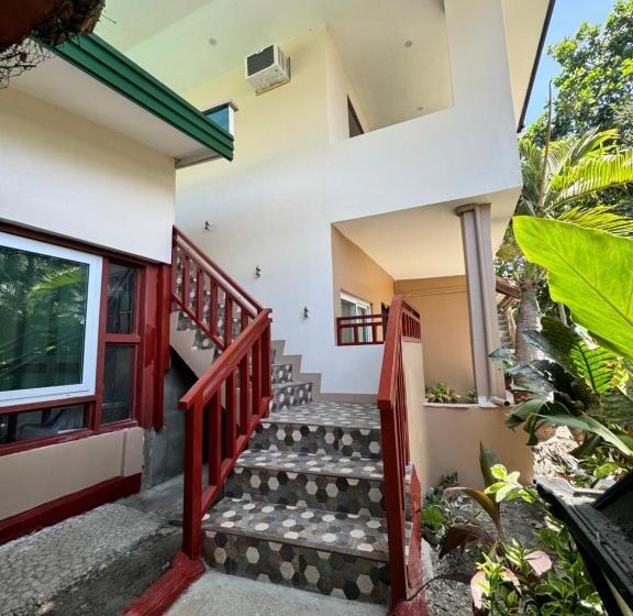 هتل Marina Village