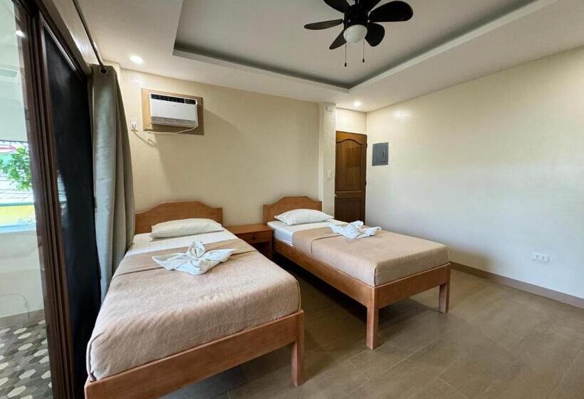 هتل Marina Village