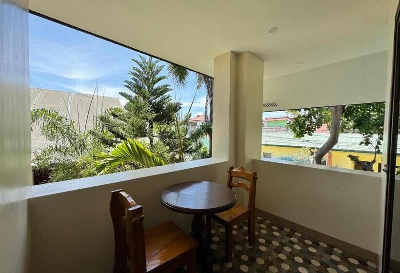 هتل Marina Village