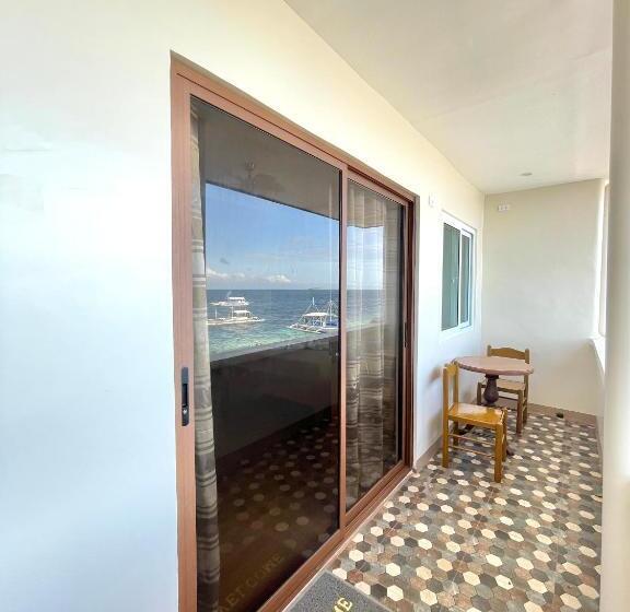 هتل Marina Village