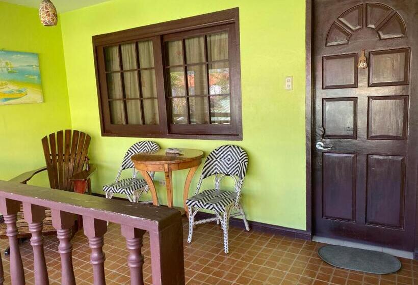 هتل Marina Village