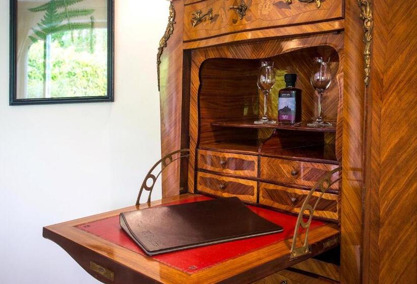 Отель Pale Hall