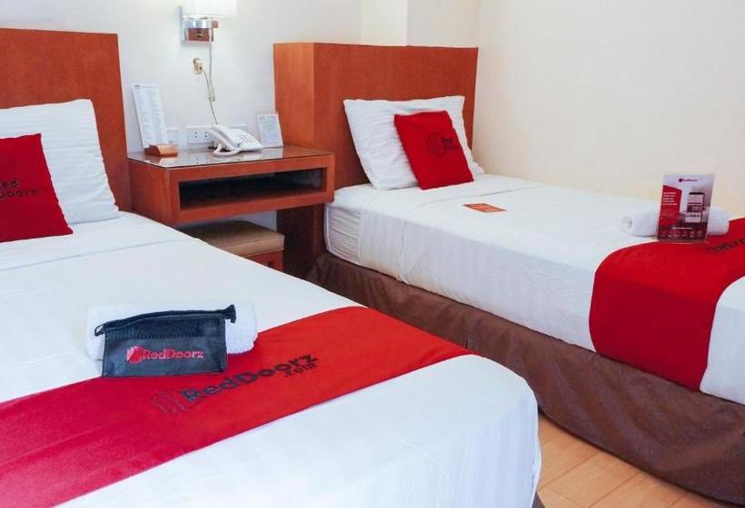 هتل Reddoorz @ Climaco Street Cebu