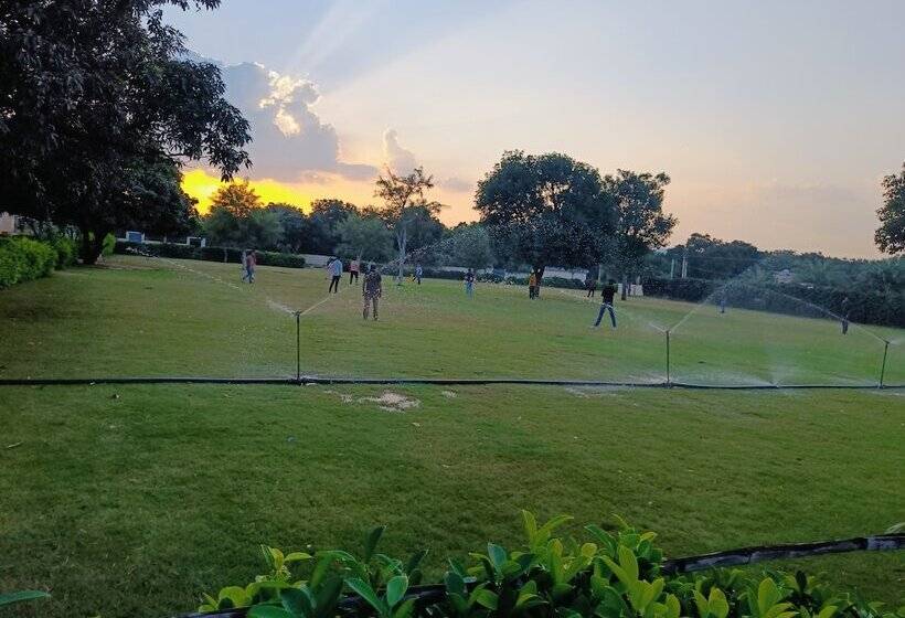 酒店 Savitri Resorts