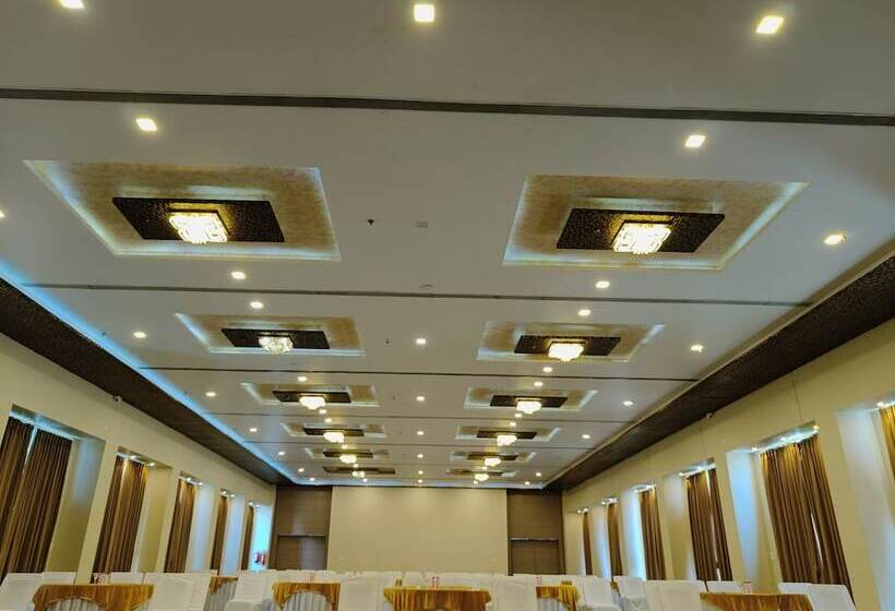 酒店 Savitri Resorts