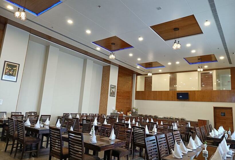 酒店 Savitri Resorts