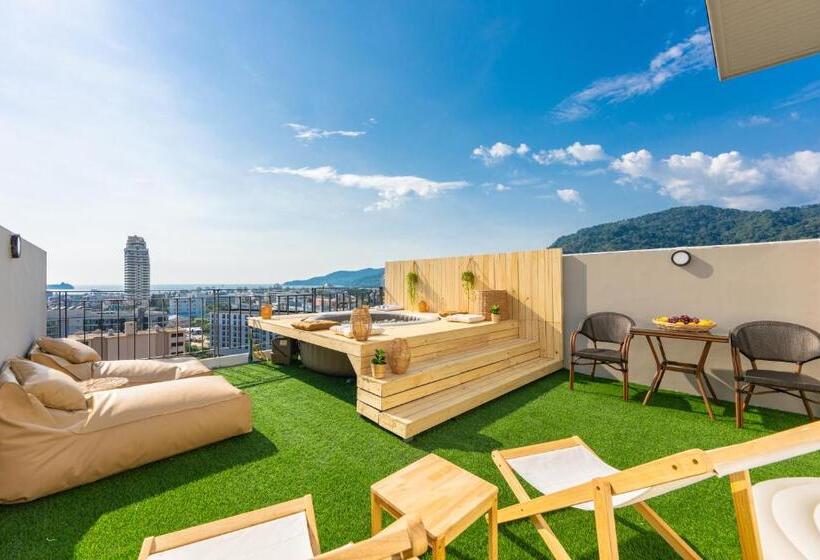 호텔 Sky Wave Patong