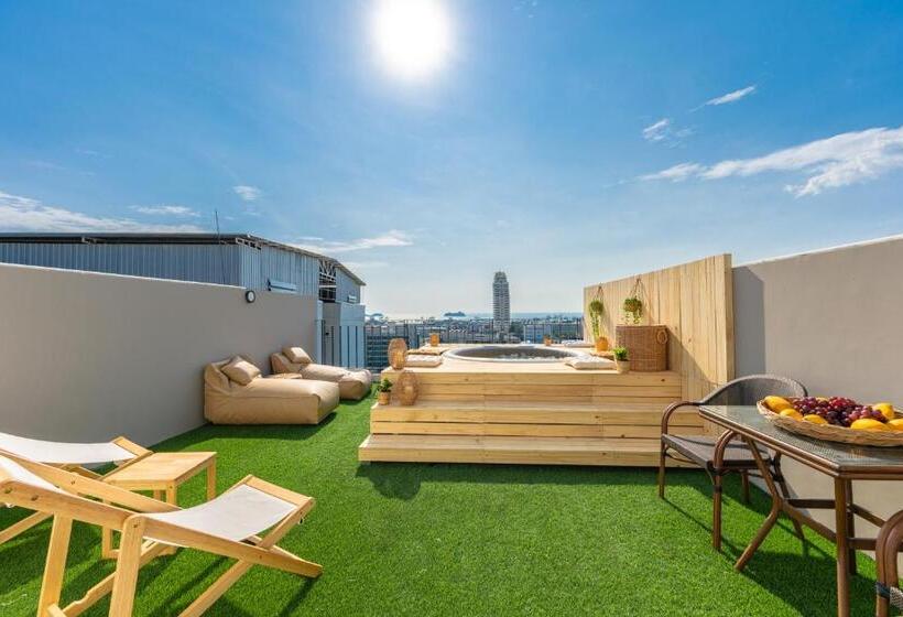 호텔 Sky Wave Patong