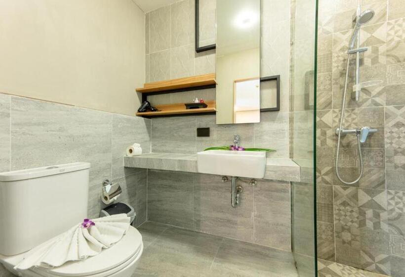 호텔 Sky Wave Patong