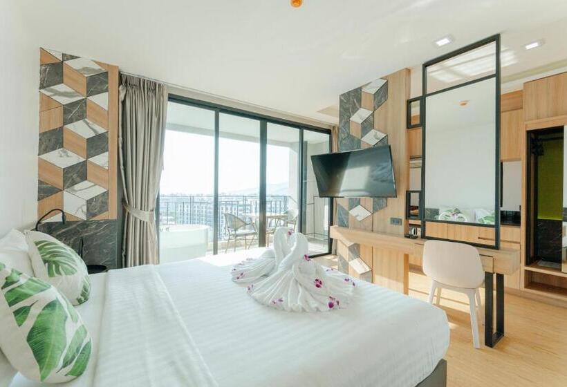 호텔 Sky Wave Patong