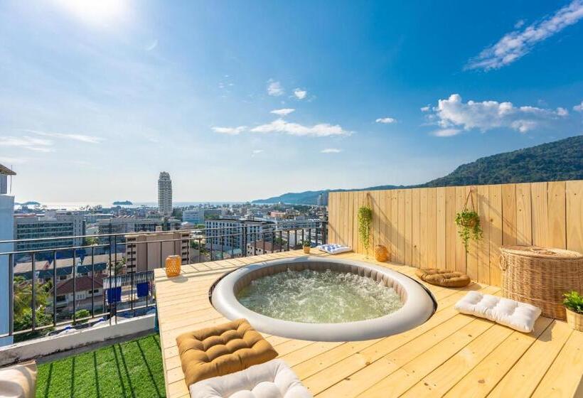 호텔 Sky Wave Patong