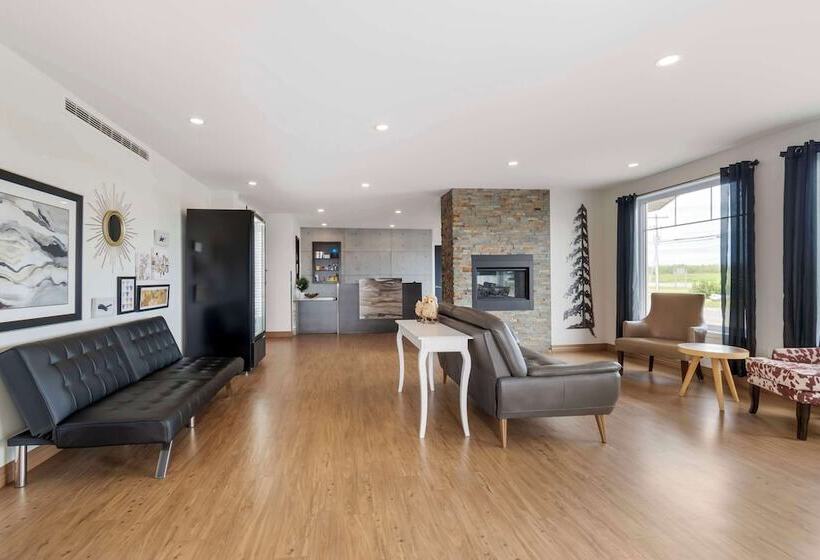 فندق Villa Inn & Suites, Surestay Collection By Best Western