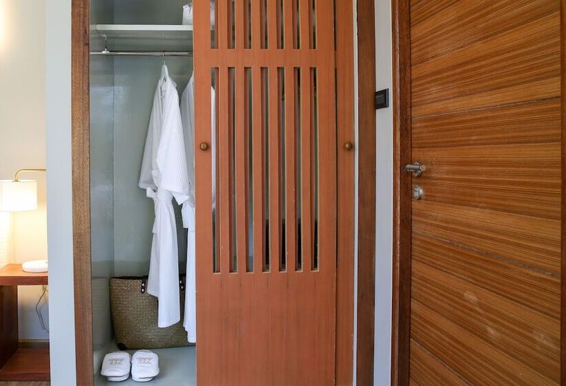 Отель Zee Luxury Boutique