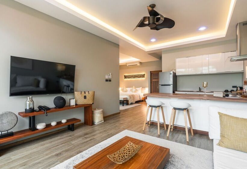 Отель Zee Luxury Boutique