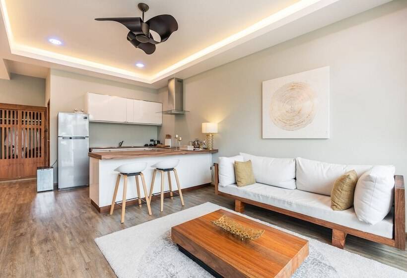 Отель Zee Luxury Boutique