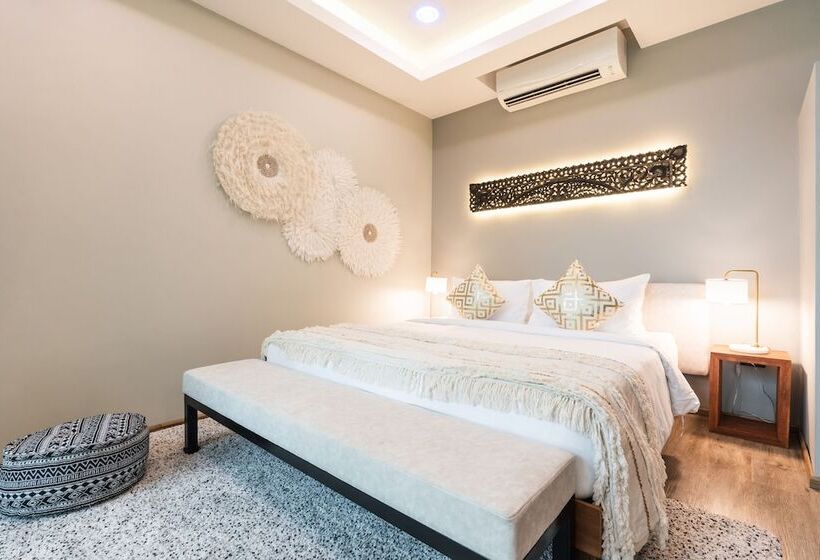 Отель Zee Luxury Boutique