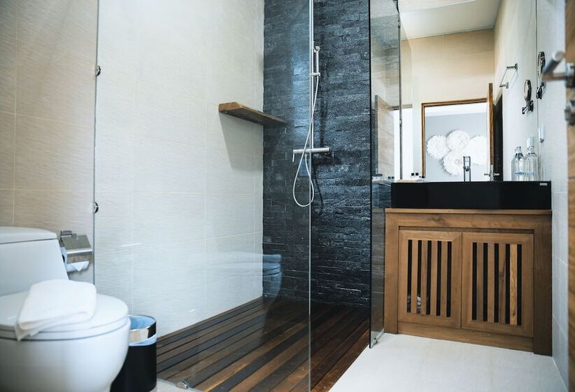 Отель Zee Luxury Boutique