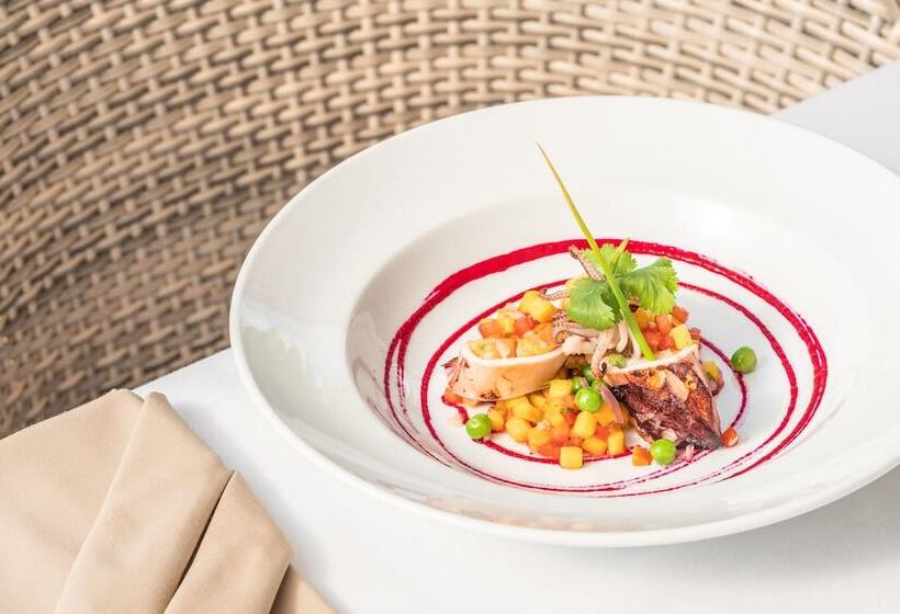 Отель Zee Luxury Boutique