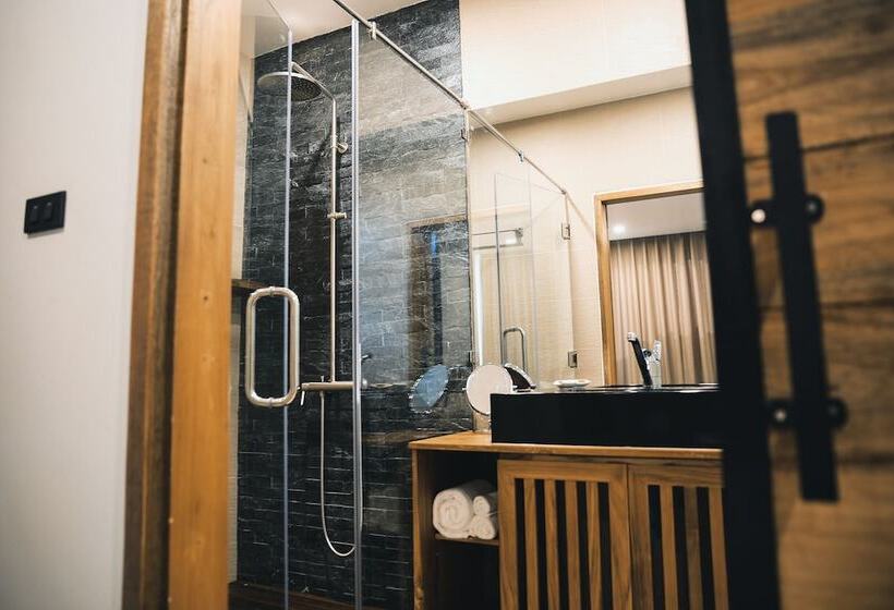 Отель Zee Luxury Boutique