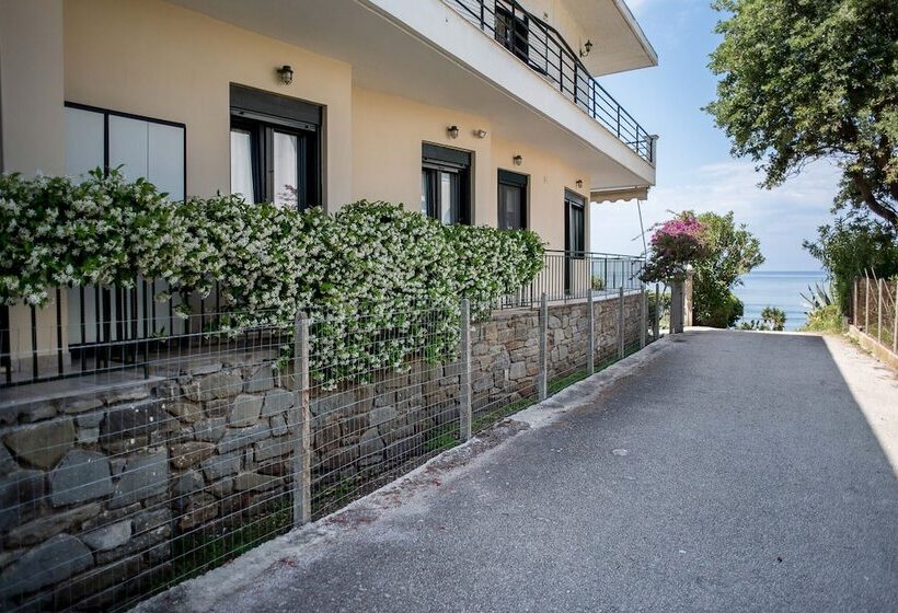 Oikia Eleanthi   Beachfront Garden Home!