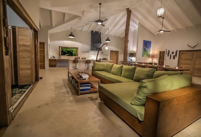 פנסיון Nakatumble