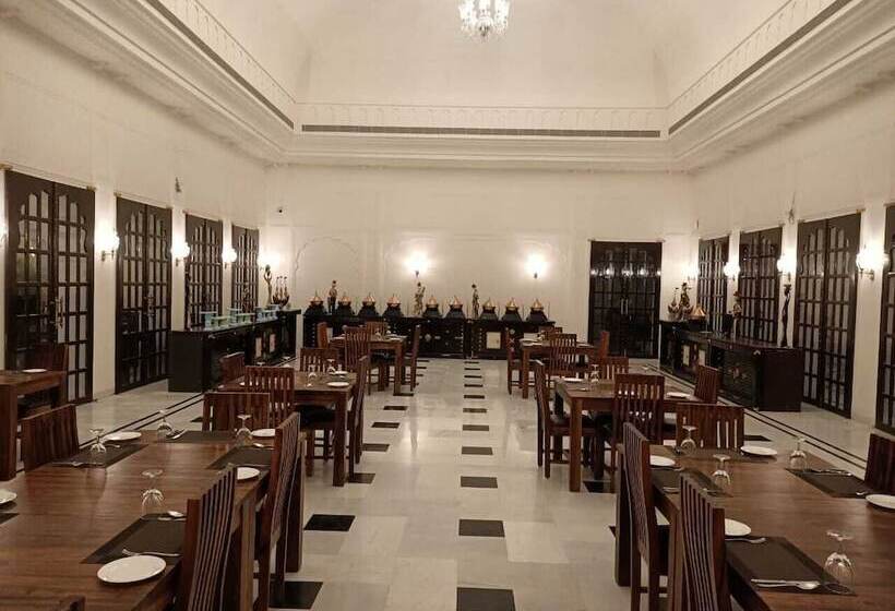 Resort Raj Bagh Palace