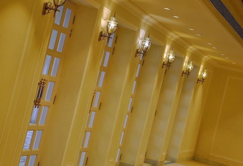 Resort Raj Bagh Palace